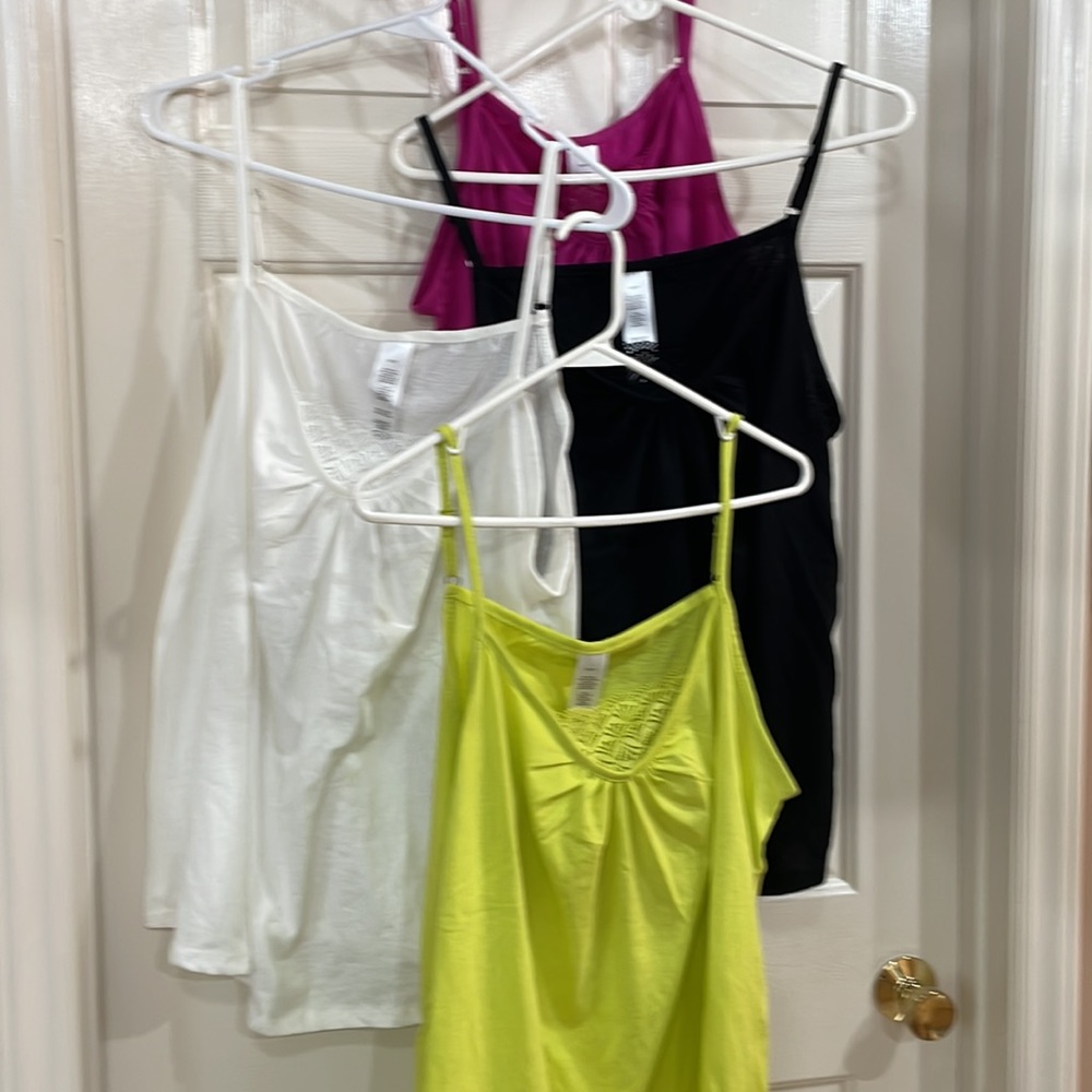 NWOT 4 PC Bundle of 4 Women’s Camisole Tops - Picture 5 of 6
